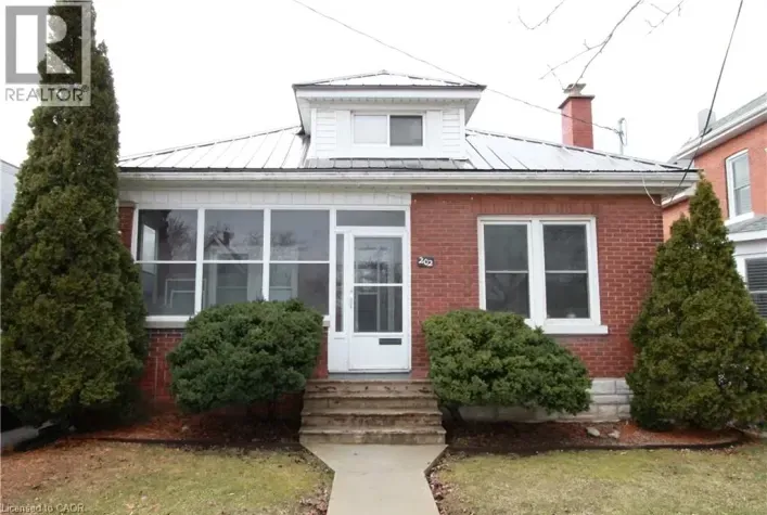 House for rent: 202 COLBORNE Street W, Brantford
