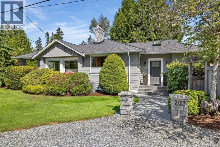 202 Crescent Rd E, Qualicum Beach