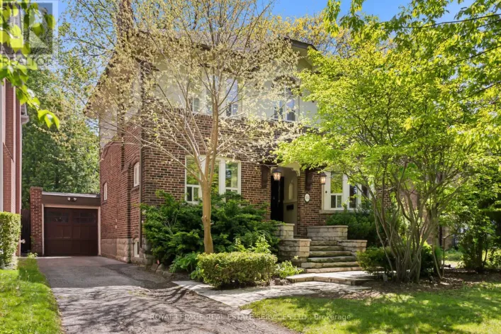 202 DINNICK CRESCENT, Toronto