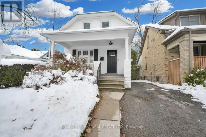 202 EMERY STREET E, London South