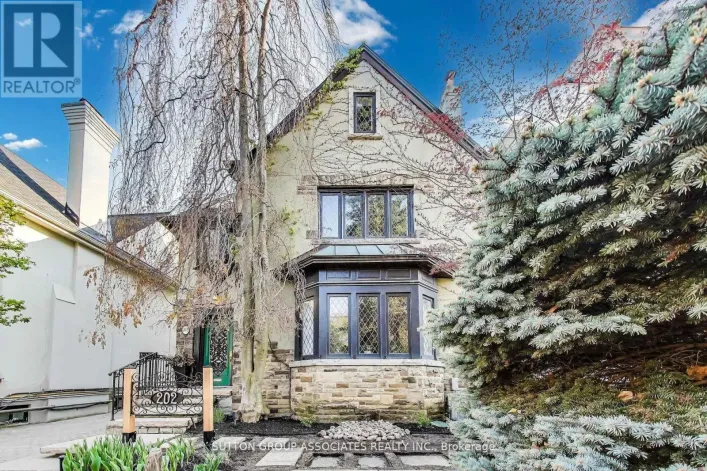 202 FOREST HILL ROAD, Toronto
