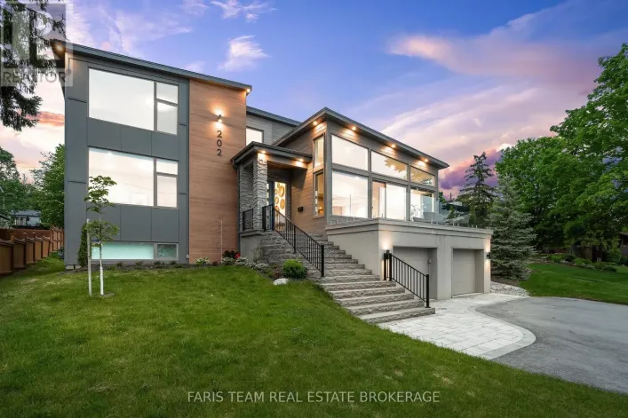 202 KEMPENFELT DRIVE, Barrie