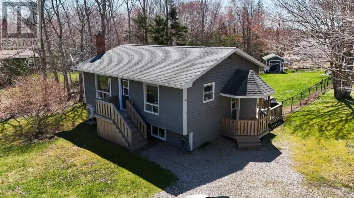 202 Saunders Road, Deerfield