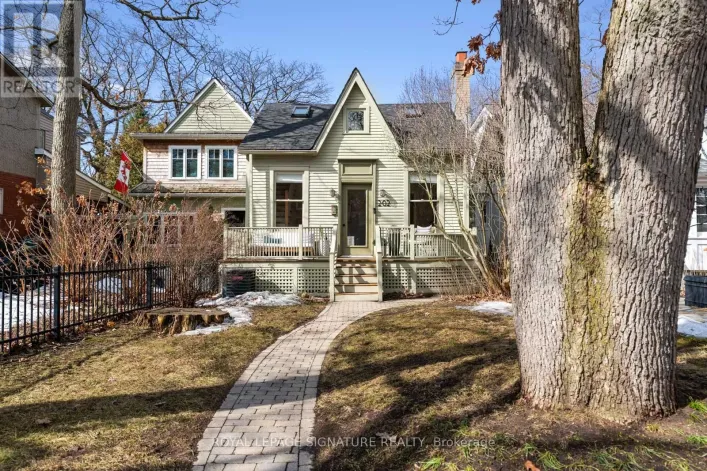 202 SILVER BIRCH AVENUE, Toronto