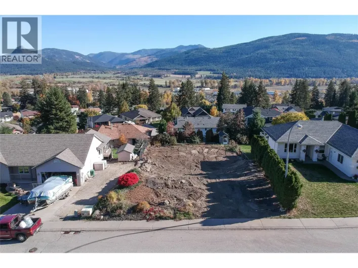 2023 Mountain View Avenue, Lumby
