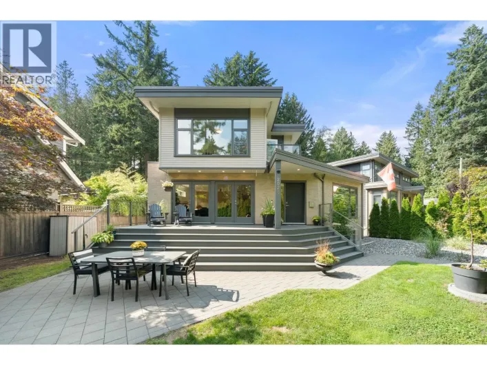 2025 MACKAY AVENUE, North Vancouver