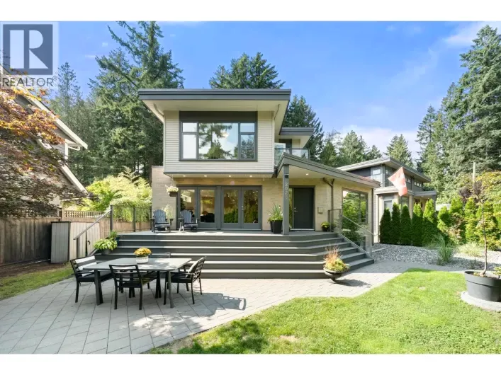 2025 MACKAY AVENUE, North Vancouver