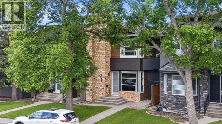 2027 42 Avenue SW, Calgary
