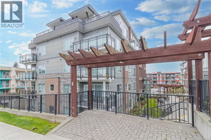 203 1020 Inverness Rd, Saanich