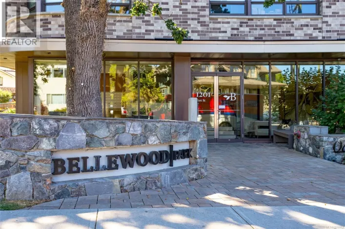 203 1201 Fort St, Victoria