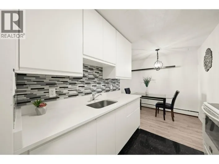 203 131 W 4TH STREET, North Vancouver