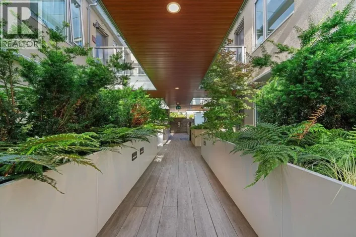 203 1331 MARINE DRIVE, West Vancouver