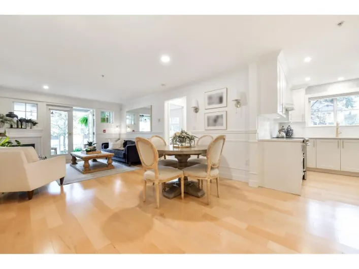 203 15621 MARINE DRIVE, White Rock