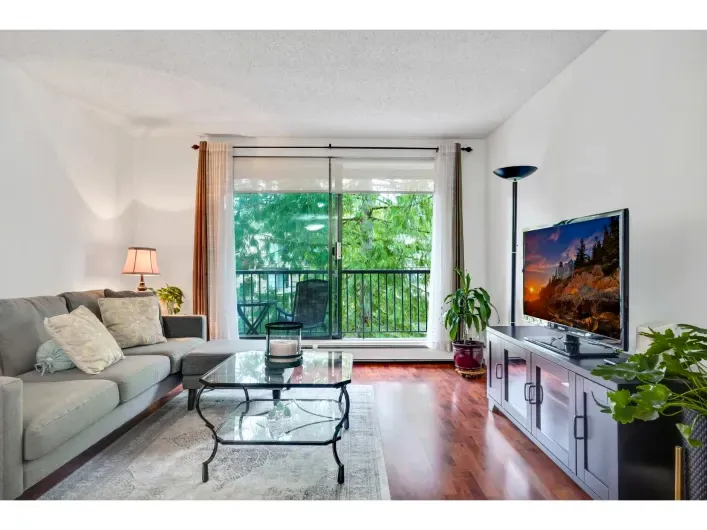 203 1740 SOUTHMERE CRESCENT, Surrey