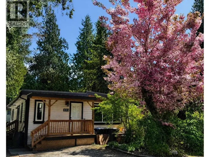 203 1830 MAMQUAM ROAD, Squamish