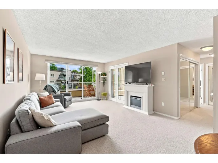 203 1840 E SOUTHMERE CRESCENT, Surrey