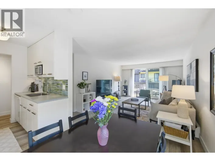 203 270 W 3RD STREET, North Vancouver