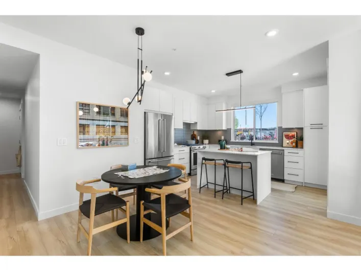 203 2771 MONTROSE AVENUE, Abbotsford