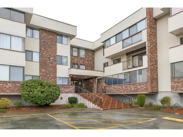 203 33369 OLD YALE ROAD, Abbotsford