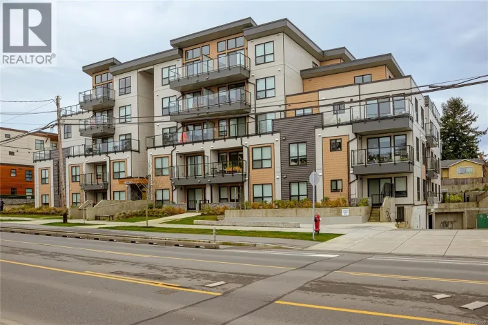 203 4030 Shelbourne St, Saanich