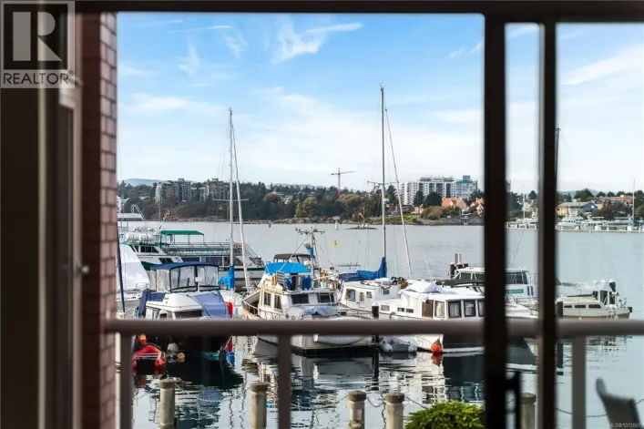 203 636 Montreal St, Victoria