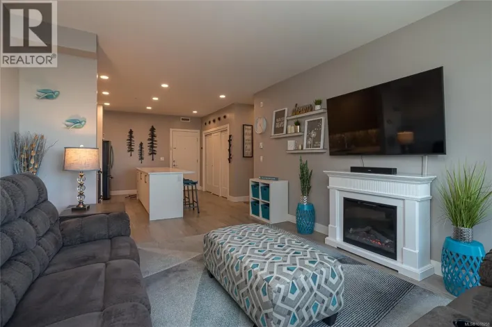 203 6540 Metral Dr, Nanaimo