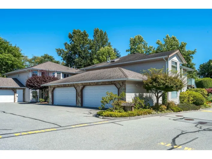 Row / Townhouse for sale: 203 6875 121 STREET, Surrey