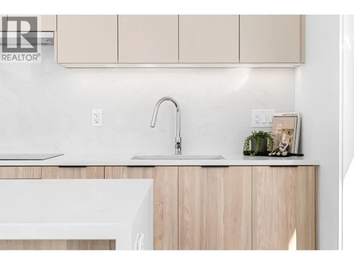 203 7161 17TH AVENUE, Burnaby