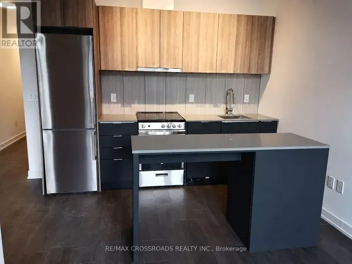 Apartment for rent: 203 - 8 TIPPETT ROAD, Toronto