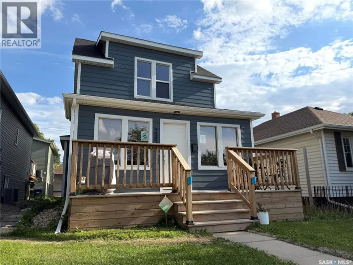 House for sale: 203 8th STREET W, Saskatoon