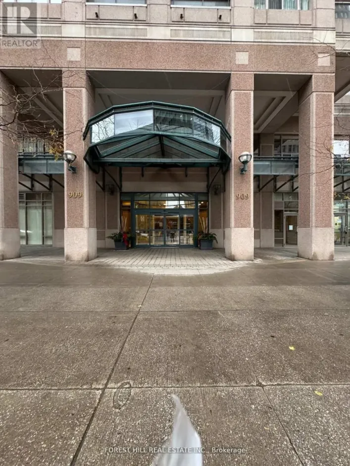 203 - 909 BAY STREET, Toronto