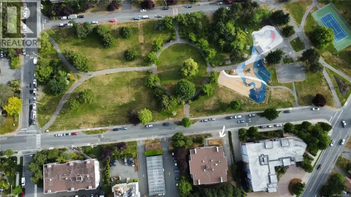 203 940 Inverness Rd, Saanich