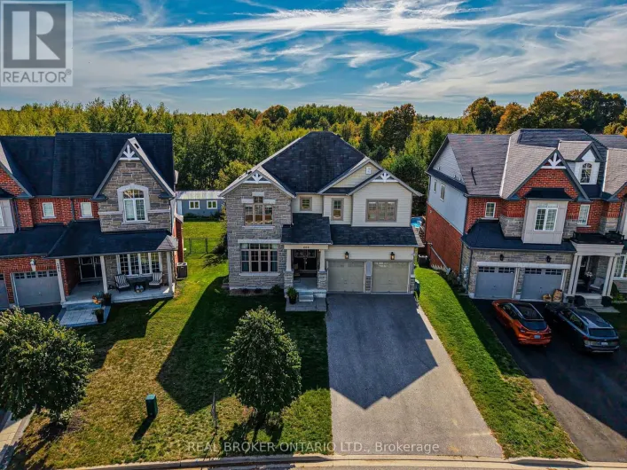 203 GOLD PARK GATE, Essa