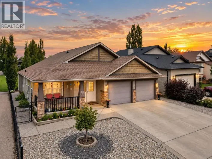 203 Hillcrest Boulevard, Strathmore