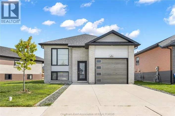 203 MOONSTONE CRESCENT, Chatham