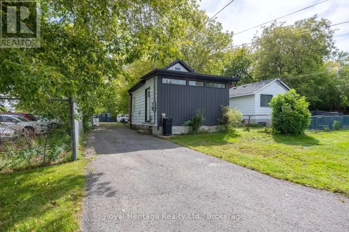203 VALENCIA ROAD, Oshawa