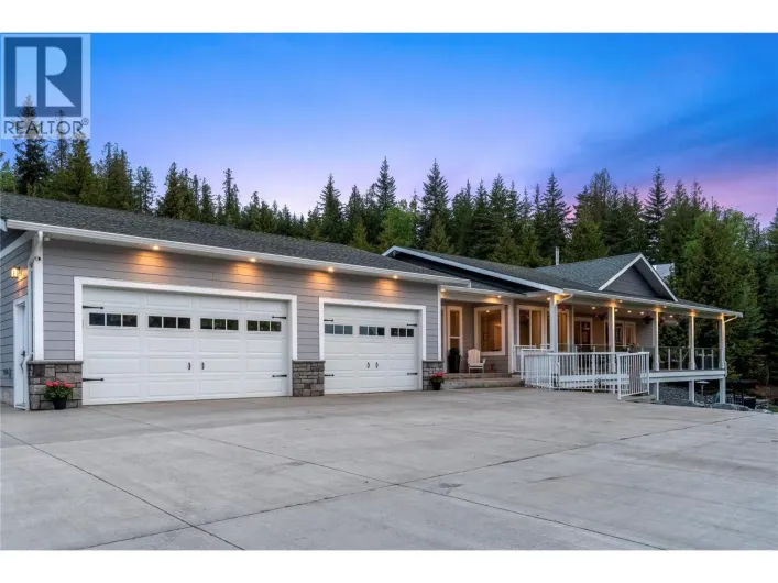 2030 Canoe Beach Drive NE, Salmon Arm