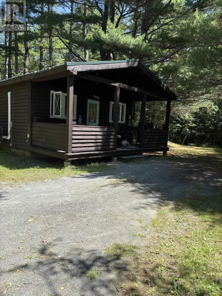 2031 East Clifford Road, East Clifford