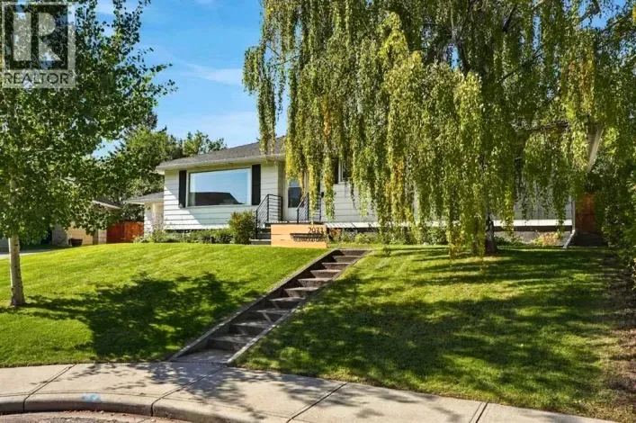 House for sale: 2031 Glenwood Drive SW, Calgary