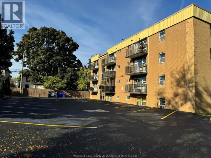 2035 UNIVERSITY AVENUE West Unit# 101, Windsor