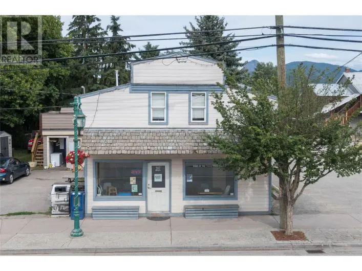 2037 Shuswap Avenue, Lumby