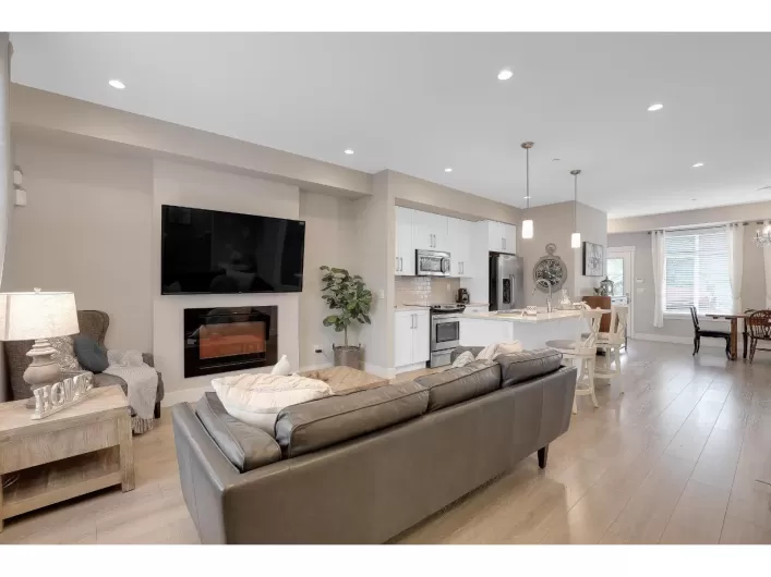 20377 82 AVENUE, Langley