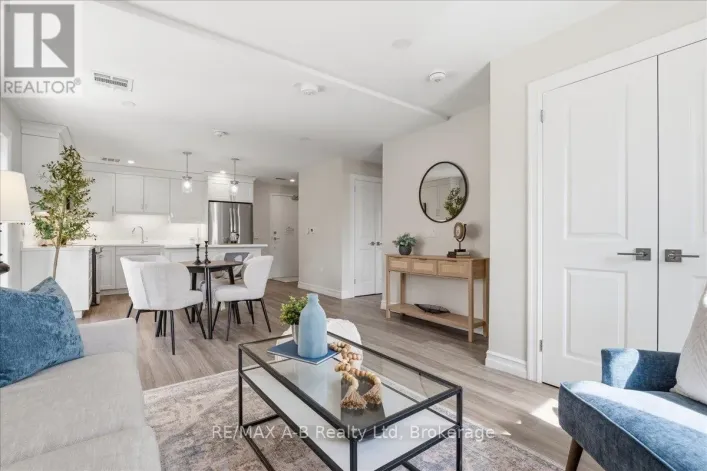 Apartment for sale: 204 - 100 GORDON STREET, Stratford