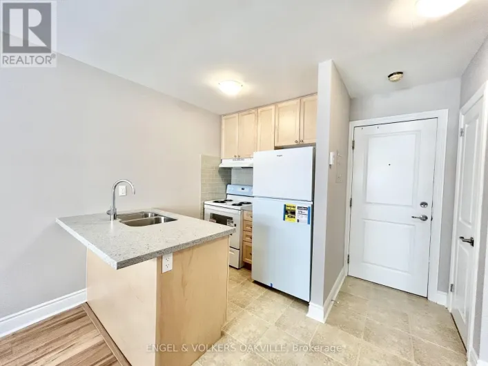 204 - 11 THIRTY THIRD STREET, Toronto