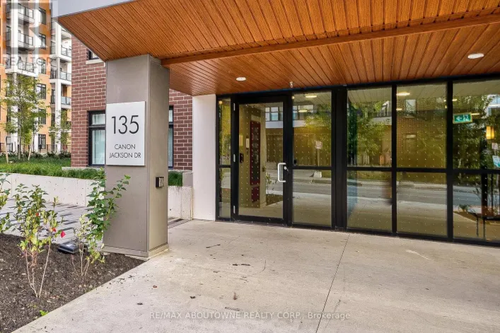 204 - 135 CANON JACKSON DRIVE, Toronto