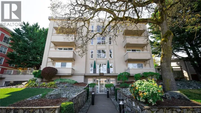 204 1361 Hillside Ave, Victoria