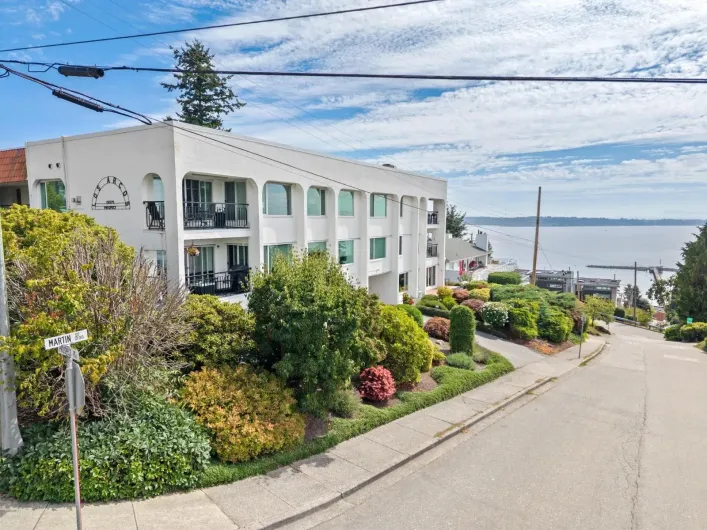 204 15070 PROSPECT AVENUE, White Rock