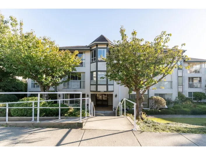204 15130 ROPER AVENUE, White Rock
