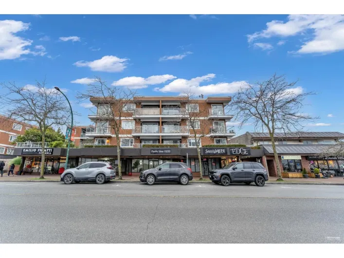 204 15233 PACIFIC AVENUE, White Rock