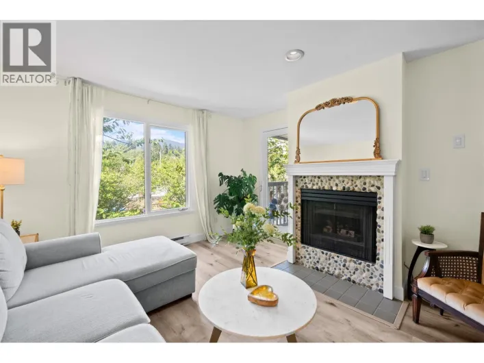 204 1528 BOWSER AVENUE, North Vancouver